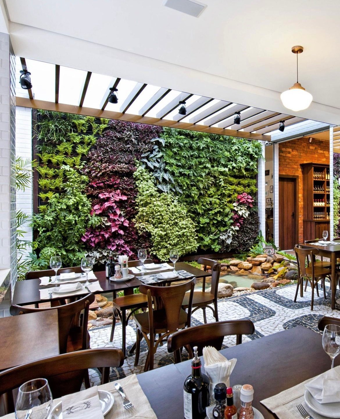 Jardim vertical natural com plantas vivas
